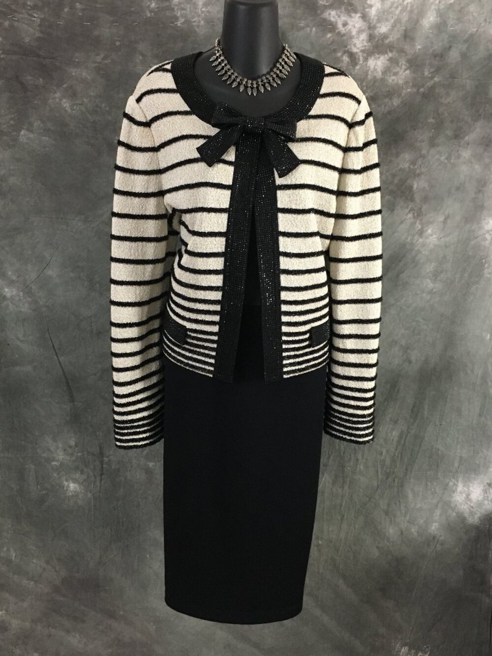 BEAUTIFUL st john couture knit black white evening embellished skirt suit 12